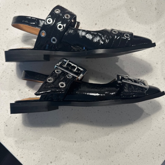 Steve Madden Graya Buckle flats sz 7.5 Worn Once! - Picture 4 of 5